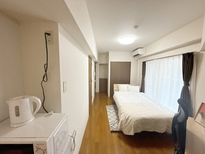 写真はお部屋のイメージです。ラグ等の室内装飾はございません。