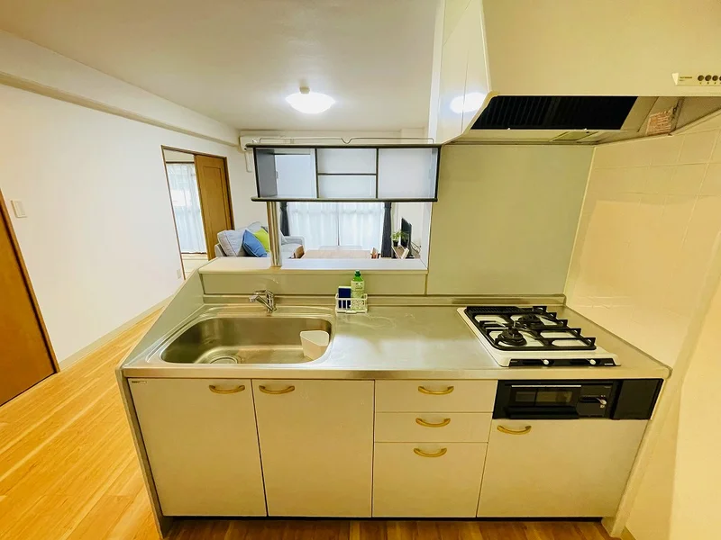 お洒落なカウンターキッチン♪リビングの様子を見ながらお料理ができます★☆食器付♪