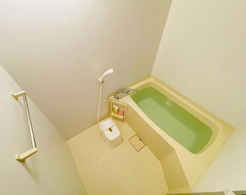 バストイレは別♪お風呂でゆっくりくつろげます☆風呂桶・風呂イス・風呂用洗剤・スポンジをご用意しておりますのでぜひご活用ください！