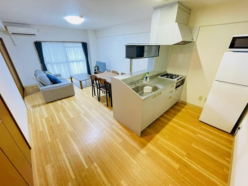 システムキッチン、２口コンロ付♪料理もしやすく、スーパーで食材を買ってきたらすぐにお料理に取り掛かれます！それもマンスリーマンションの良いところですね＾＾