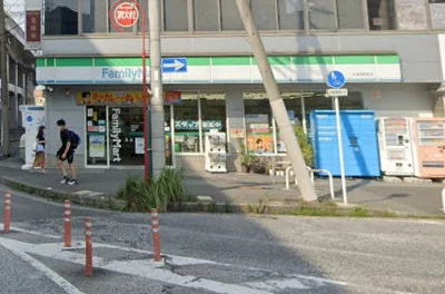 ファミリーマート 大津京駅前店まで徒歩9分、700m。