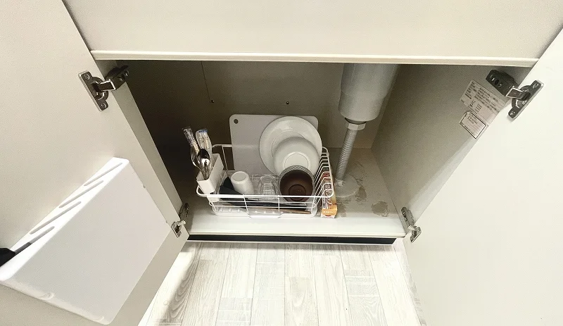 キッチンには冷蔵庫、ケトル、炊飯器、調理器具を完備。ホテルと違い自炊できるのでで長期ご利用のお客様でも安心ですね！富山ＩＣ(富山村田製作所)ウィークリーマンションの強みです♪
