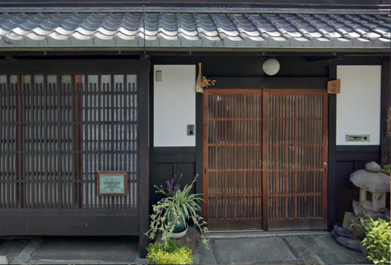 喫茶ルンルン　徒歩３分