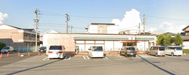セブン-イレブン 大垣中川町４丁目店まで徒歩3分、240m。