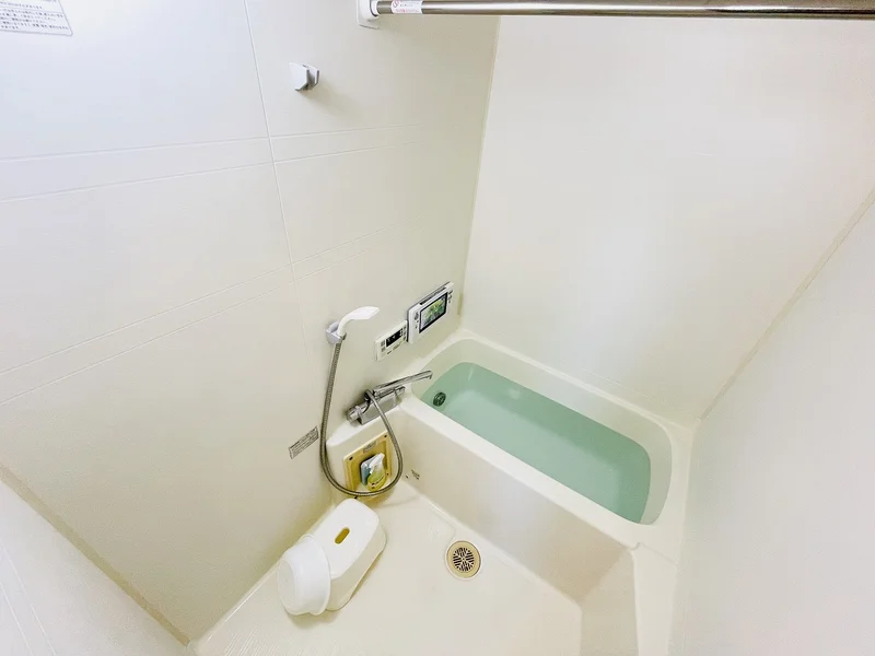 バストイレは別♪嬉しいテレビ付★☆お風呂でゆっくりくつろげます☆風呂桶・風呂イス・風呂用洗剤・スポンジをご用意しておりますのでぜひご活用ください！