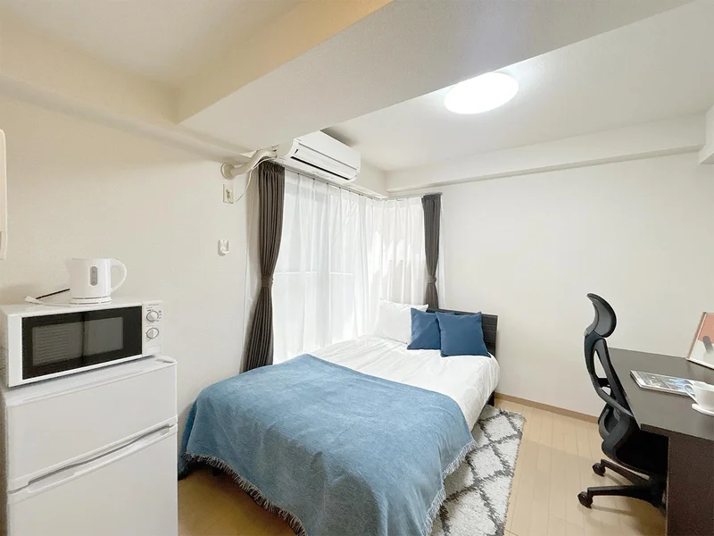 写真はお部屋のイメージです。ラグなどの室内装飾はございません。