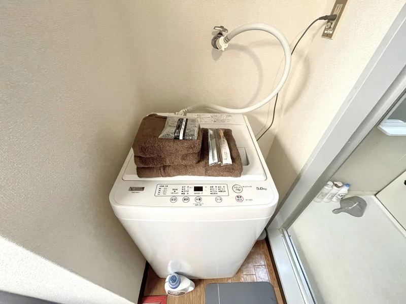 洗濯機は室内に設置しております♪洗濯用洗剤もご用意しておりますのでご入居してすぐにご利用が可能です(^^♪タオル1式分もご用意しております☆彡