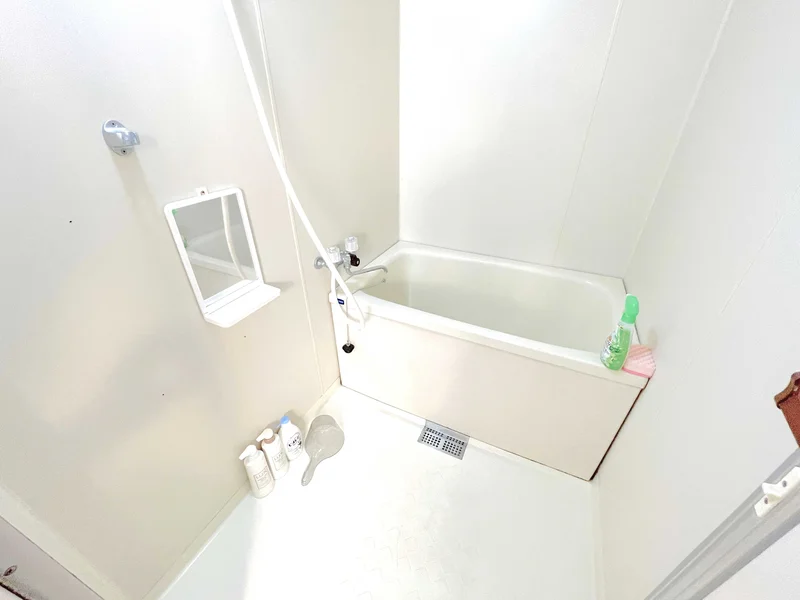 シャンプーやリンス、ボディソープ、バスマジックリンも完備です☆掃除用のスポンジもご用意しております。