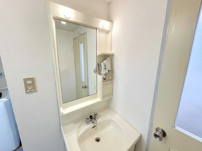 嬉しい独立洗面台付き♪大きな鏡で身支度!(^^)!急がしい朝もバタバタしません♪