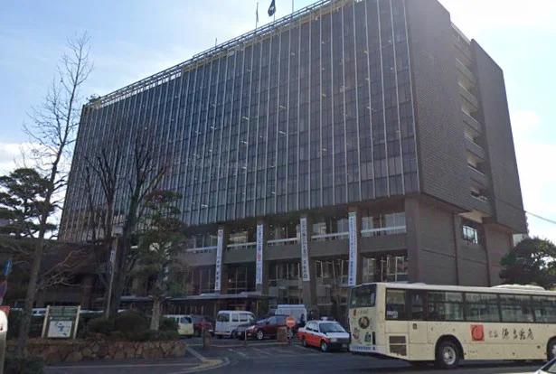 岡山市役所まで徒歩24分、1.7km。
