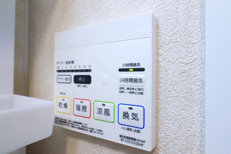 冬や梅雨に最適　浴室暖房乾燥機付き！