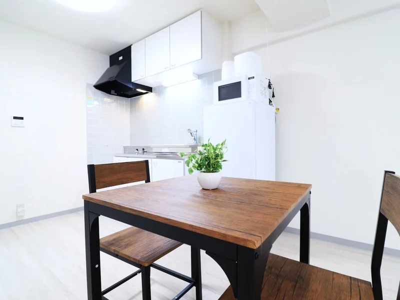 お食事はテーブルとイスでお召し上がりください。