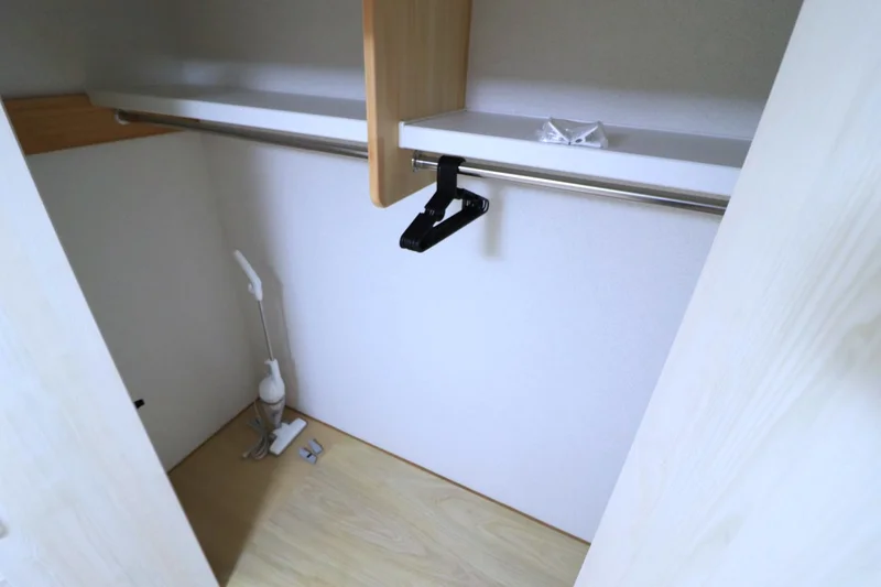 カバンなども置ける広い収納スペース！