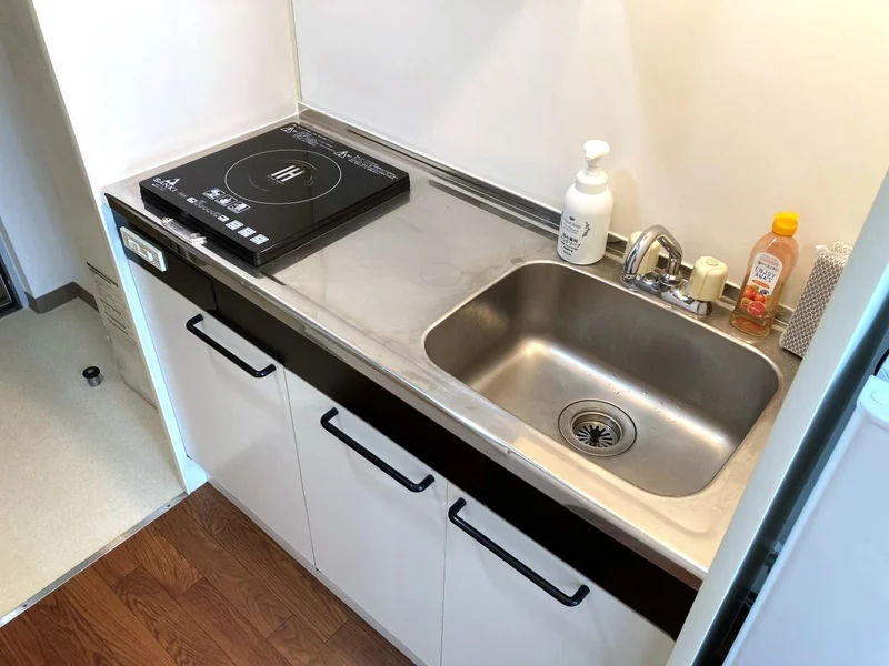 システムキッチンIHコンロ付きで　調理器具や食器類など豊富にご用意！