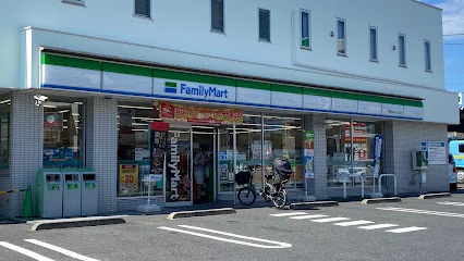ファミリーマート 厚木もとちょう店まで徒歩2分