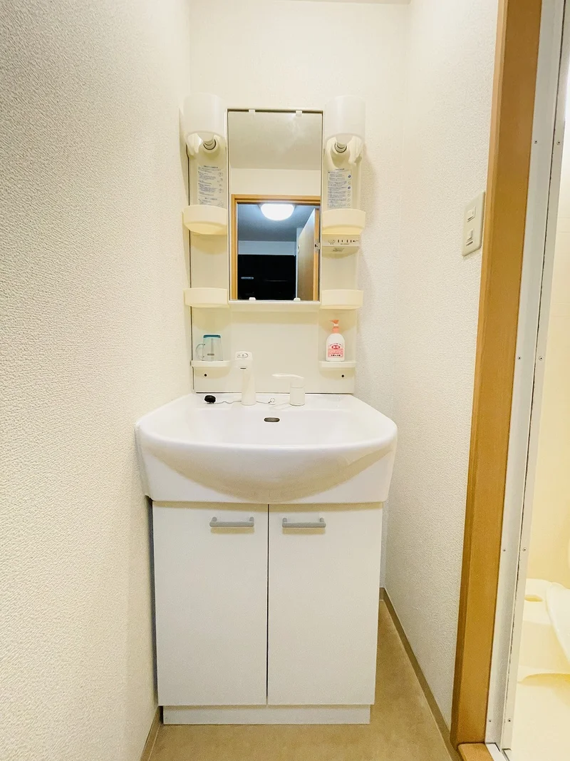 嬉しい独立洗面台付★☆忙しい朝でも余裕をもって身だしなみが整えることができます♪