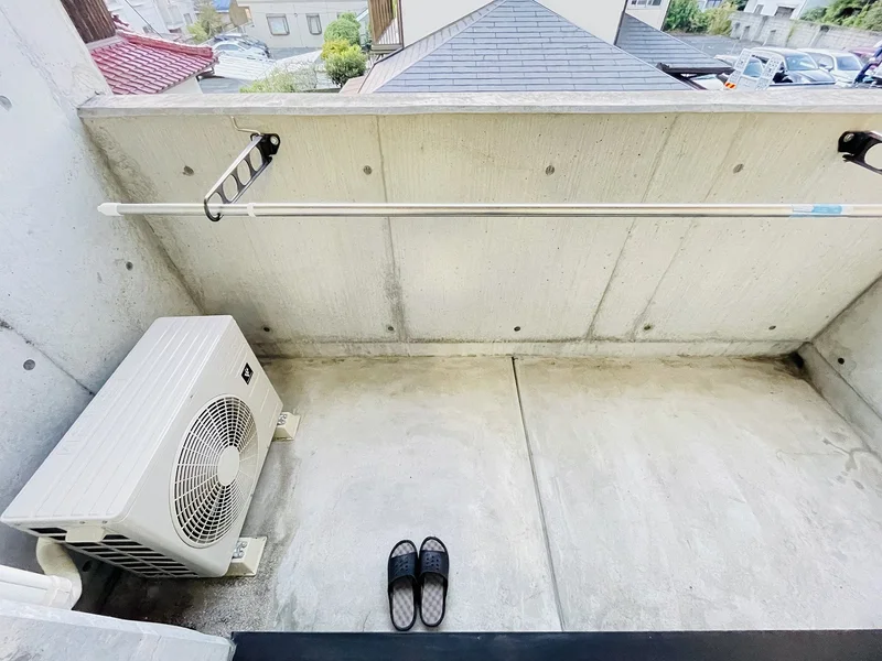 洗濯竿・スリッパ備え付☆入居中洗濯もできるので、コインランドリーに行かなくても大丈夫☆☆