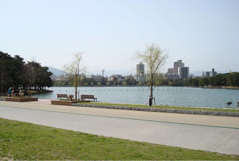 大濠公園まで徒歩6分。