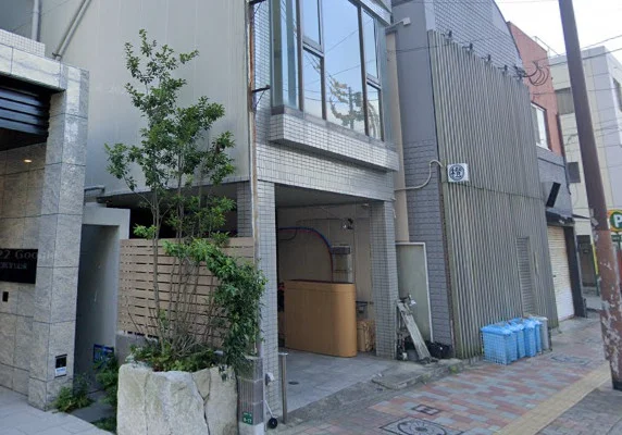 博多水炊き専門 橙まで徒歩5分。