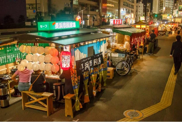 長浜屋台街まで徒歩10分。
