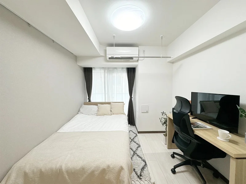 写真はお部屋のイメージです。ラグなどの室内装飾はございません。