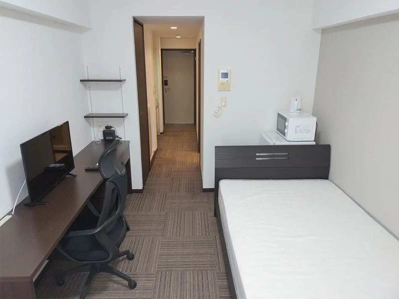 写真はお部屋のイメージです。ラグなどの室内装飾はございません。