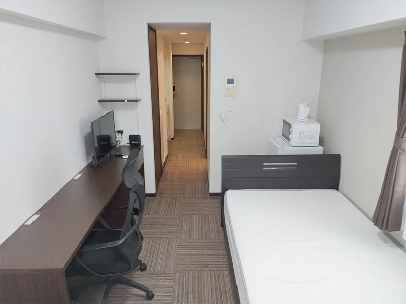 写真はお部屋のイメージです。ラグなどの室内装飾はございません。