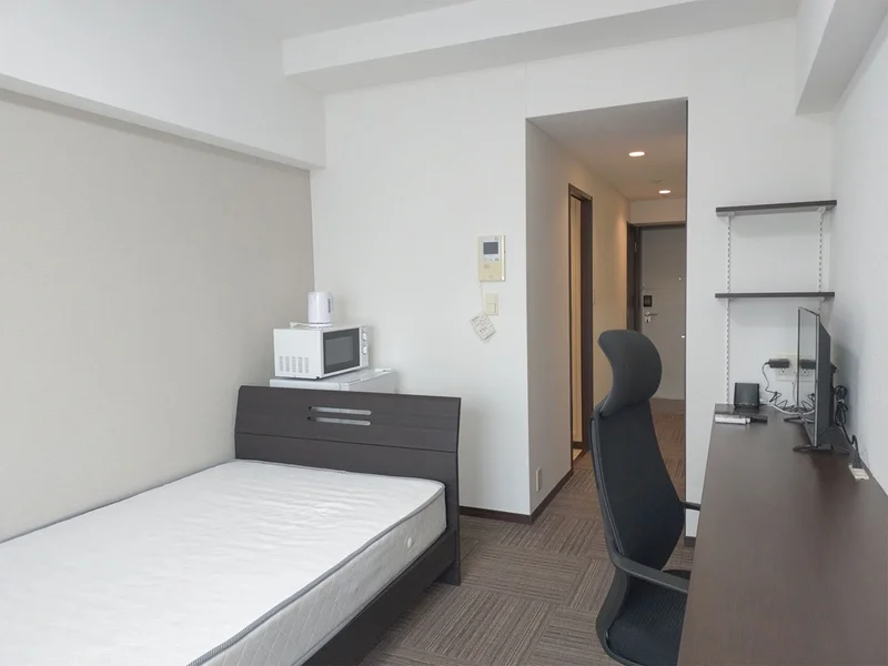 写真はお部屋のイメージです。ラグなどの室内装飾はございません。