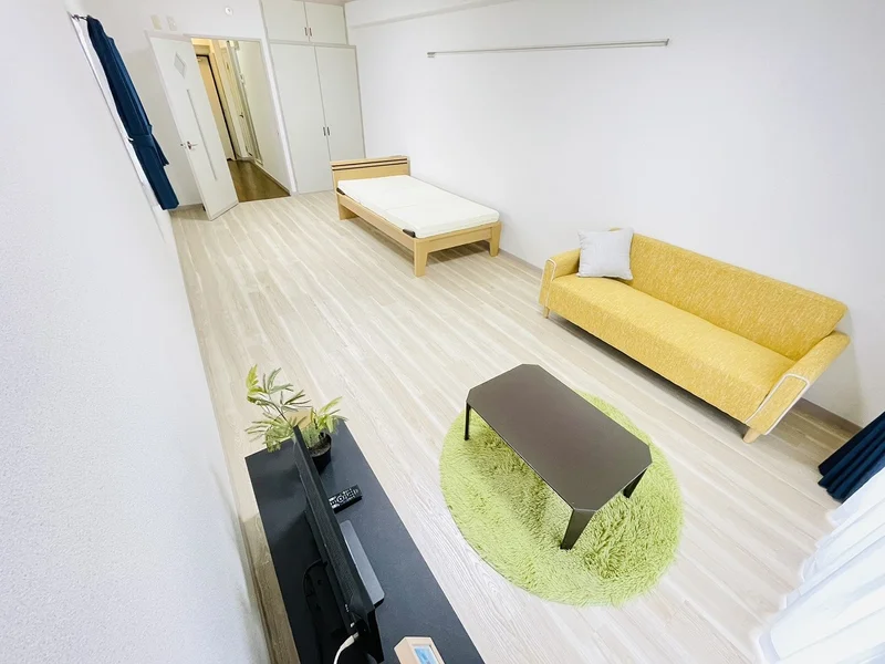 自宅で暮らすようなゆったりとした空間が魅力的♪出張の方はもちろん、学生さんや観光でいらっしゃる方にもSマンスーのお部屋は家具・家電・備品の充実度が高いため大変ご好評いただいております。