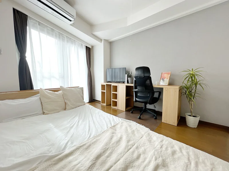 写真はお部屋のイメージです。ラグなどの室内装飾はございません。