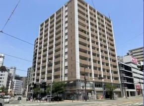 写真はお部屋のイメージです。ラグなどの室内装飾はございません。