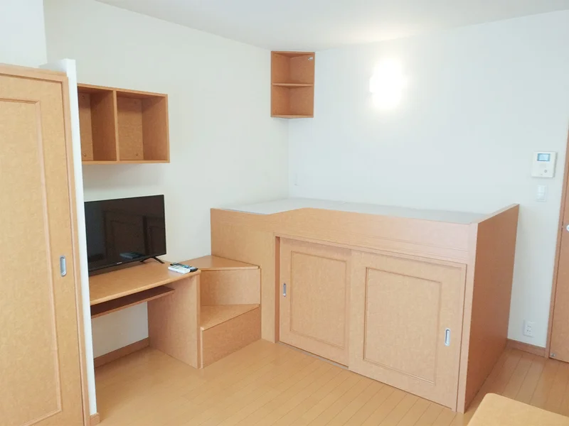 写真はお部屋のイメージです。ラグなどの室内装飾はございません。