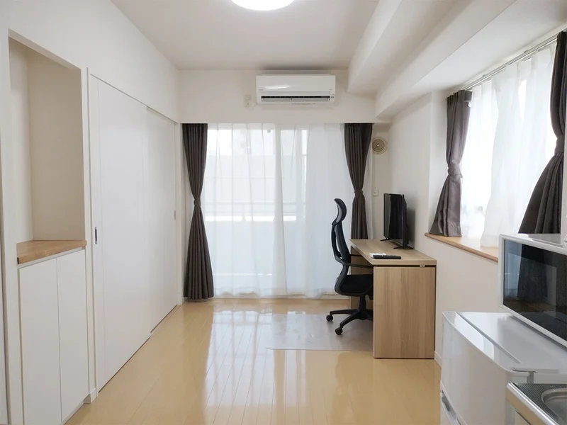 写真はお部屋のイメージです。ラグなどの室内装飾はございません。