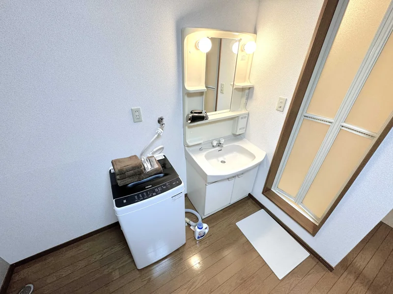 【洗濯機画像】ホテルと違い洗濯機がある生活は良いですね♪7日以上の利用なら福井市ウィークリーマンションをご利用下さい★洗濯洗剤も完備‼