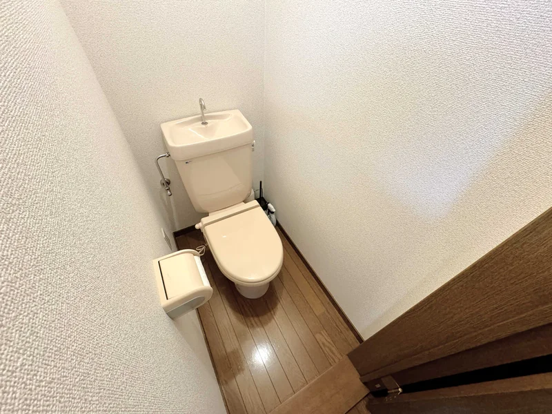 トイレ用洗剤、ブラシをご用意しておりますので長期ご利用の場合の気になる汚れなどもお掃除して頂けます♪オプション不要の福井市ウィークリーマンション。