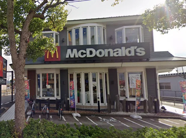 マクドナルド ８号線福井店まで徒歩8分、500m。