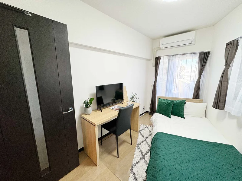 写真はお部屋のイメージです。ラグなどの室内装飾はございません。