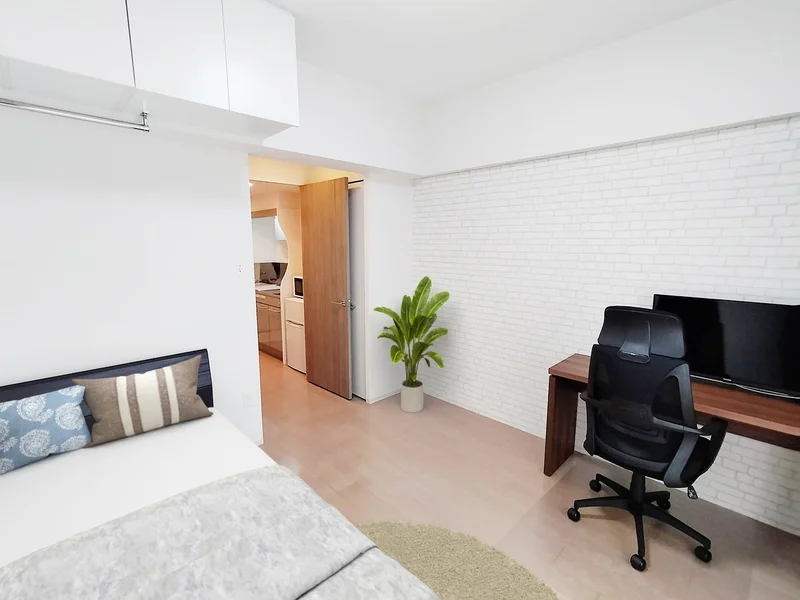 写真はお部屋のイメージです。ラグなどの室内装飾はございません。