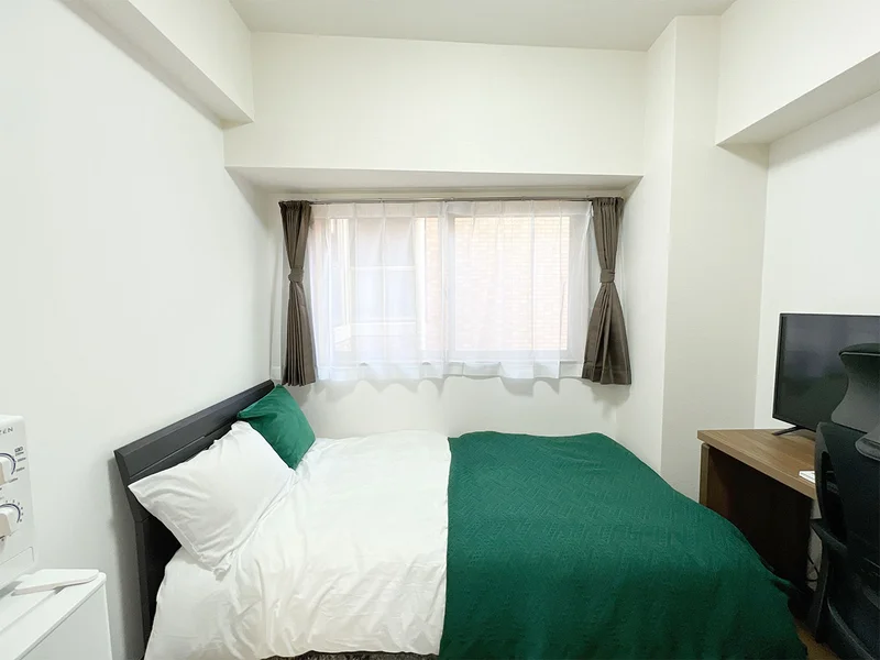 写真はお部屋のイメージです。ラグなどの室内装飾はございません。