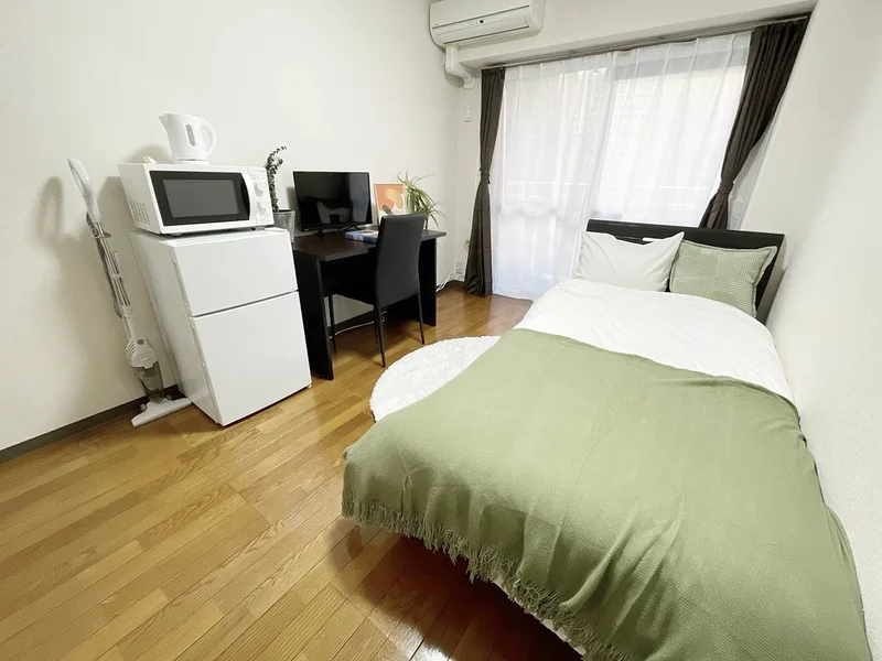 写真はお部屋のイメージです。ラグなどの室内装飾はございません。