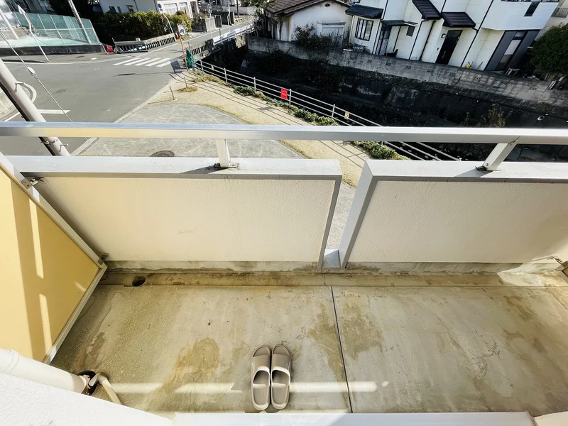 洗濯竿・スリッパ備え付☆入居中洗濯もできるので、コインランドリーに行かなくても大丈夫☆☆