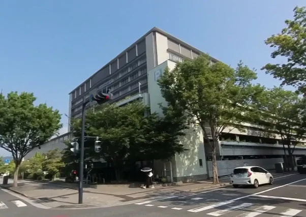 広島県庁　徒歩17分
