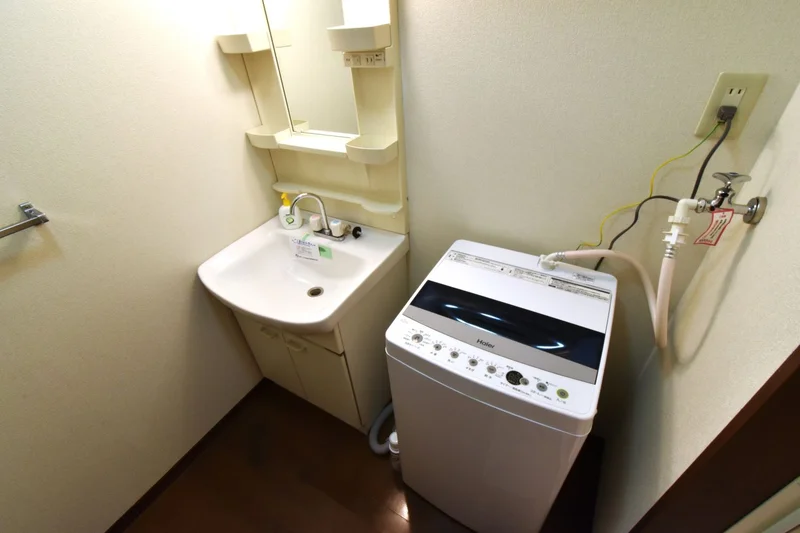 洗濯機ありで　ランドリーいらず！　独立洗面台付きで朝自宅やお風呂上りに便利な設備！