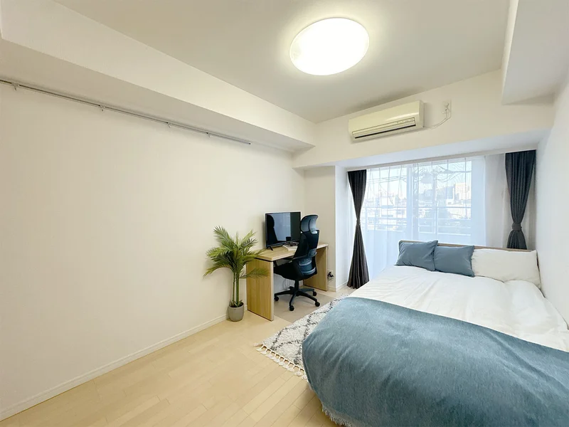写真はお部屋のイメージです。ラグなどの室内装飾はございません。