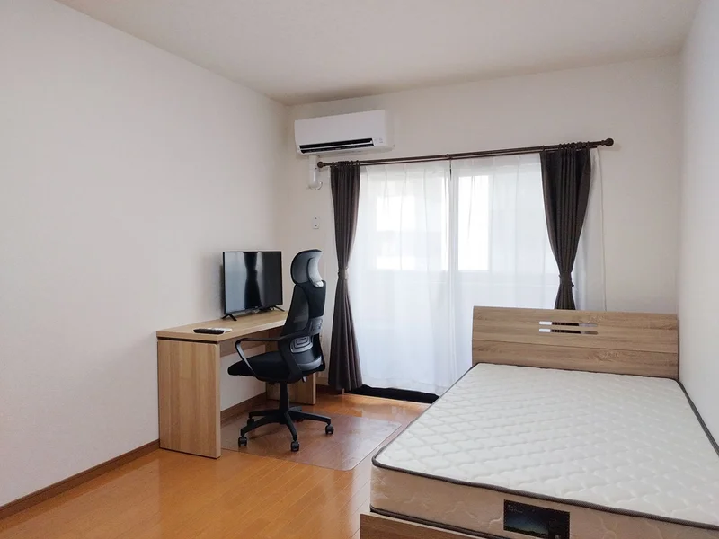 写真はお部屋のイメージです。ラグなどの室内装飾はございません。