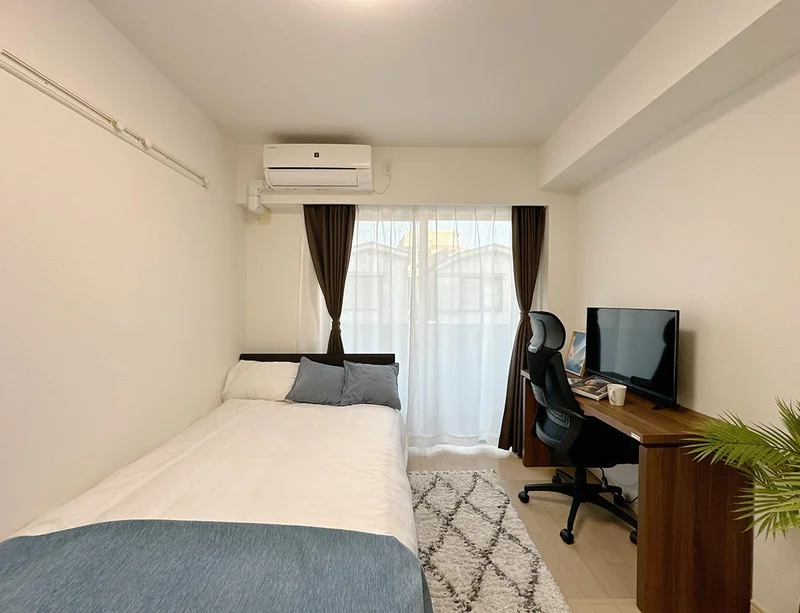 写真はお部屋のイメージです。ラグなどの室内装飾はございません。