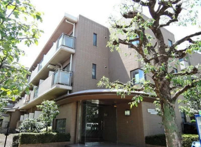 写真はお部屋のイメージです。ラグなどの室内装飾はございません。