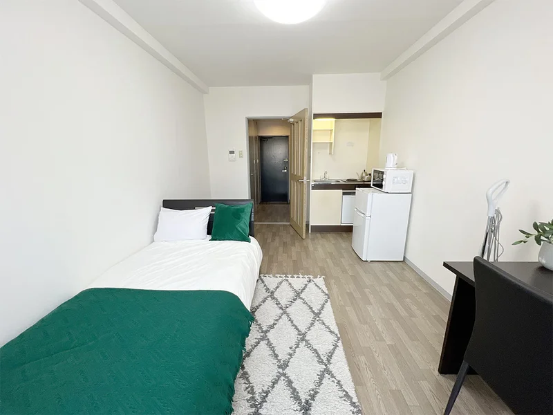 写真はお部屋のイメージです。ラグなどの室内装飾はございません。