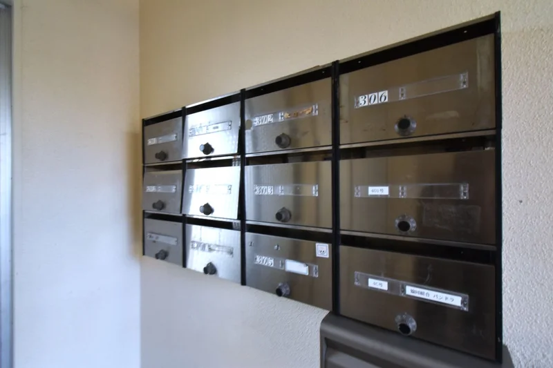 郵便受け有で　お仕事関係など郵送物受け取り可能！※植木と額とクッションなどは写真用です。