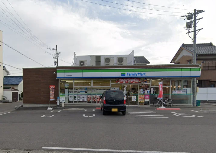 ファミリーマート 小牧東新町店　徒歩4分